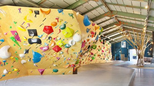 山形県のクライミング施設「FLAT bouldering」